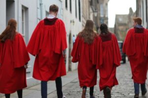 Student let management 5 students wearing red st andrews gowns looking for a property to let (1)